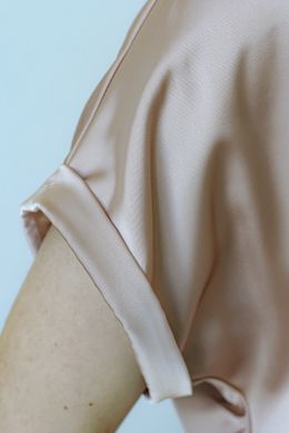 Блуза короткий рукав, спущене плече, шовк Армані Париж, латте